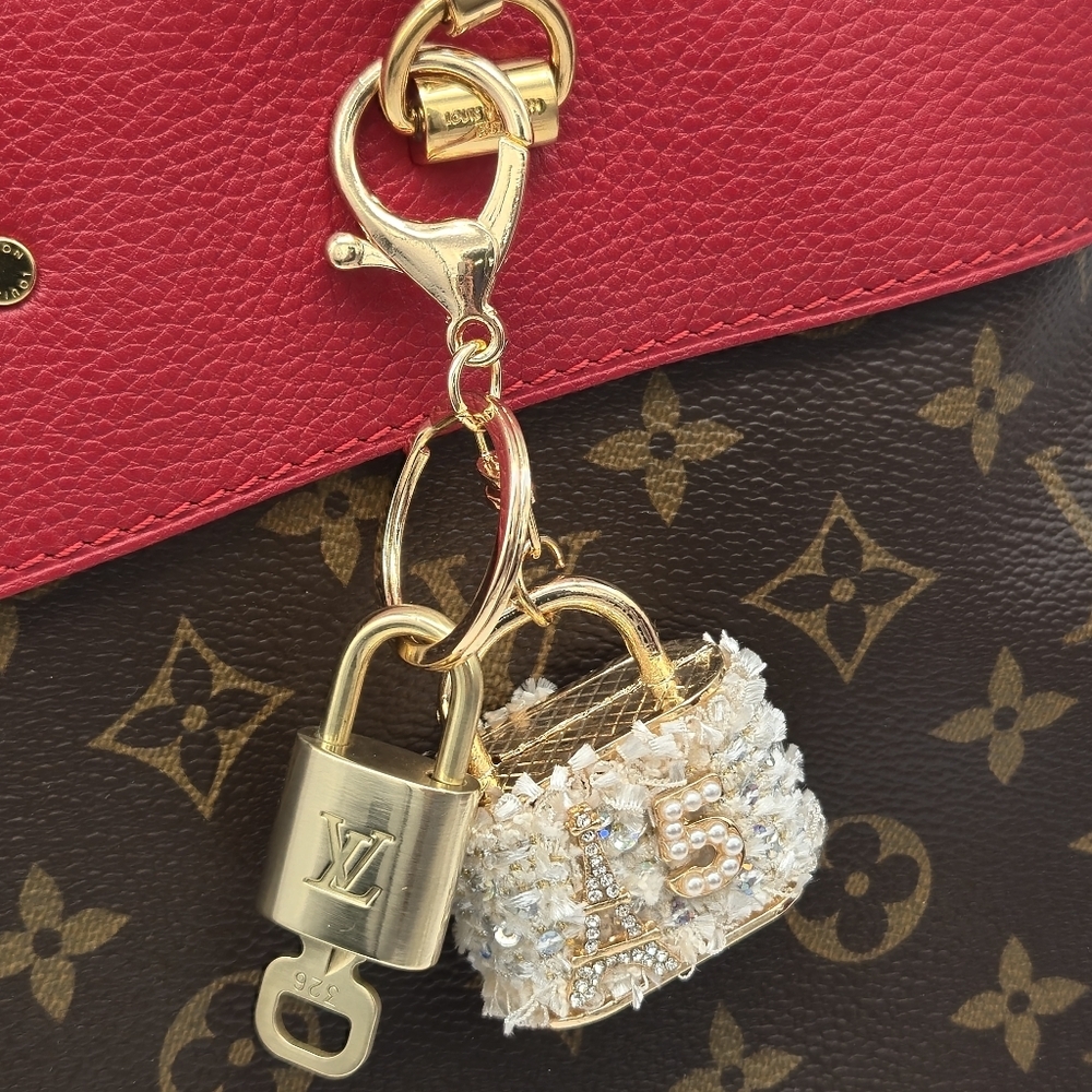 100% Authentic Louis Vuitton Lock & Key Gold with Unbranded Keychain, Keycharm - Picture 3 of 12
